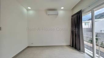 Se alquila casa en Piedades Santa Ana 26-1741