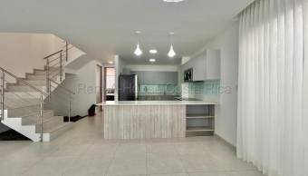 Se alquila casa en Piedades Santa Ana 26-1741