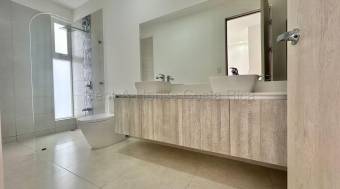 Se alquila casa en Piedades Santa Ana 26-1741