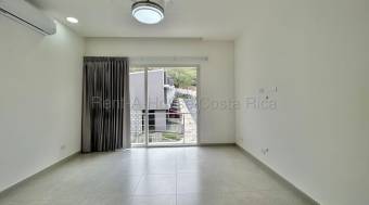 Se alquila casa en Piedades Santa Ana 26-1741