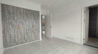 Se alquila casa en Piedades Santa Ana 26-1088