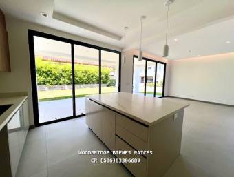 Santa Ana casa nueva en venta $895.000