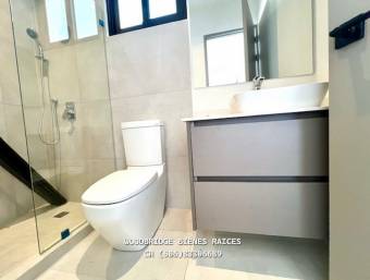 Santa Ana casa nueva en venta $895.000