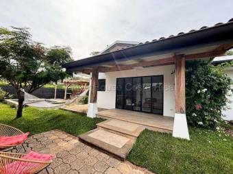 Propiedad con 2 casas de lujo y alto potencial en Santa Cruz Guanacaste #26-1841 GS