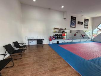 Local comercial moderno con gran visibilidad en Heredia Belén listo para estrenar #26-1840 GS