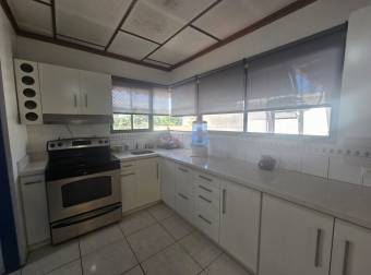 ALQUILER DE CASA AMUEBLADA EN BARRIO LA TRINIDAD, ALAJUELA