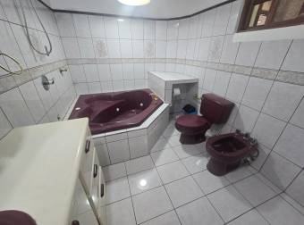 ALQUILER DE CASA AMUEBLADA EN BARRIO LA TRINIDAD, ALAJUELA