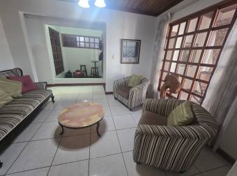 ALQUILER DE CASA AMUEBLADA EN BARRIO LA TRINIDAD, ALAJUELA