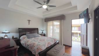 Venta de Casa de 222mt2 en Curridabat 26-945