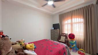 Venta de Casa de 222mt2 en Curridabat 26-945