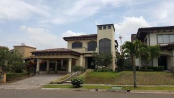 HEREDIA SANTO DOMINGO CONDOMINIO LOS HIDALGOS VENDO CASA $575.000