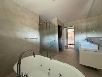 ?BUSCAS VIVIR CON LUJO? ALQUILER PENTHOUSE EN EL CORAZON DE ESCAZU