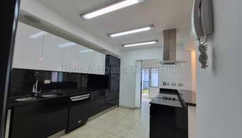 VENTA CASA EN ZONA EXCLUSIVA DE SANTA ANA