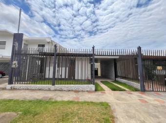 HOUSE FOR SALE CONVERTED INTO 3 APARTMENTS, PASEO COLÓN, SAN JOSÉ