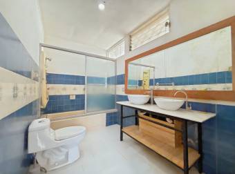 HOUSE FOR SALE CONVERTED INTO 3 APARTMENTS, PASEO COLÓN, SAN JOSÉ
