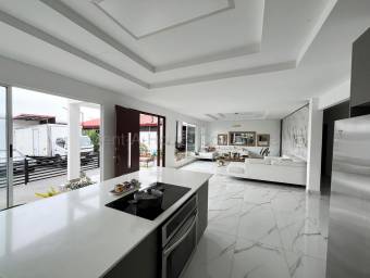 AMPLIA CASA EN ALQUILER SAN ANTONIO DE ESCAZU