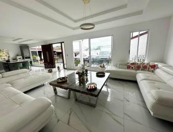 AMPLIA CASA EN ALQUILER SAN ANTONIO DE ESCAZU