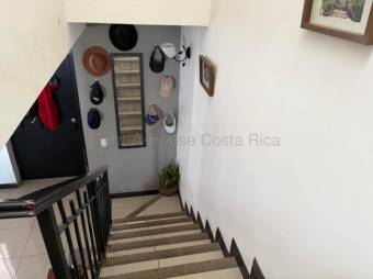 SE VENDE CASA AMPLIA Y MODERNA EN CONDOMINIO EN HEREDIA