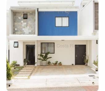 SE VENDE CASA AMPLIA Y MODERNA EN CONDOMINIO EN HEREDIA