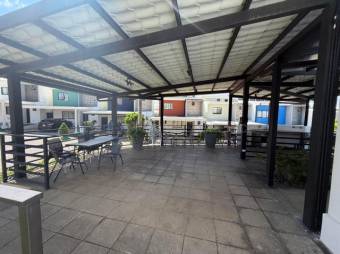 SE VENDE CASA AMPLIA Y MODERNA EN CONDOMINIO EN HEREDIA