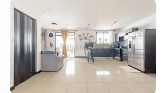 SE VENDE CASA AMPLIA Y MODERNA EN CONDOMINIO EN HEREDIA