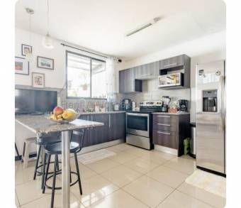 SE VENDE CASA AMPLIA Y MODERNA EN CONDOMINIO EN HEREDIA