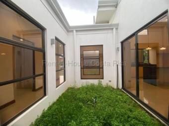 Alquiler casa moderna 4 habitaciones con jardín y techos altos #26-1832 GS