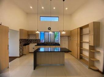 Venta casa moderna 4 habitaciones con jardín y techos altos #26-1834 GS