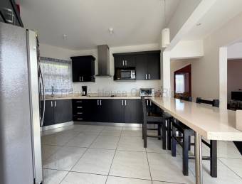 Casa de 3 niveles con amplio espacio y entorno familiar en Cartago #26-1812 GS