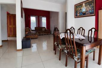 Casa de 3 niveles con amplio espacio y entorno familiar en Cartago #26-1812 GS