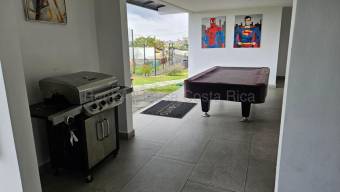 SE VENDE HERMOSA Y MODERNA CASA EN CONDOMINIO EN ULLOA, HEREDIA.