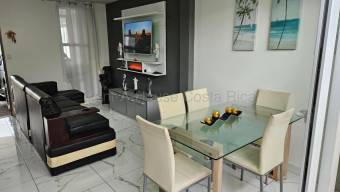 SE VENDE HERMOSA Y MODERNA CASA EN CONDOMINIO EN ULLOA, HEREDIA.