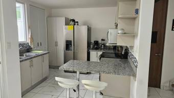 SE VENDE HERMOSA Y MODERNA CASA EN CONDOMINIO EN ULLOA, HEREDIA.