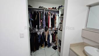 SE VENDE HERMOSA Y MODERNA CASA EN CONDOMINIO EN ULLOA, HEREDIA.