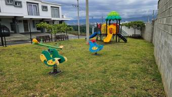 SE VENDE HERMOSA Y MODERNA CASA EN CONDOMINIO EN ULLOA, HEREDIA.