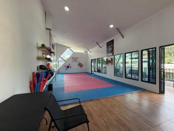 Local comercial nuevo con vitrina y alta exposición en Heredia Belén #26-1840 GS