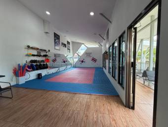 Local comercial nuevo con vitrina y alta exposición en Heredia Belén #26-1840 GS