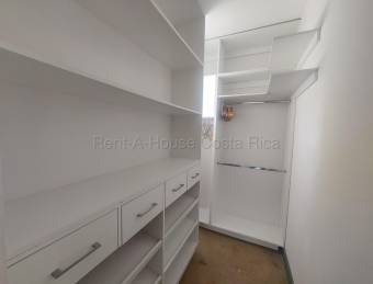 Venta de Hermosa Casa en Piedades de Santa Ana 26-1779