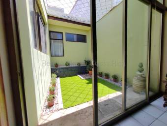 Venta de Casa en Uruca-San José. RAH 26-1822