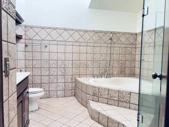 Venta de Casa en Santo Domingo de Heredia. RAH 26-1825