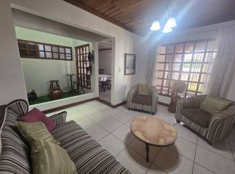 ALQUILER DE CASA AMUEBLADA EN BARRIO LA TRINIDAD, ALAJUELA