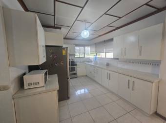 ALQUILER DE CASA AMUEBLADA EN BARRIO LA TRINIDAD, ALAJUELA