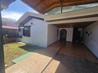 ALQUILER DE CASA AMUEBLADA EN BARRIO LA TRINIDAD, ALAJUELA