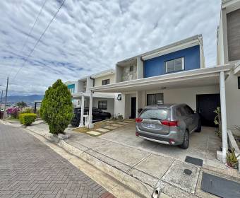 House for sale in Vista Las Flores Condominium in San Francisco de Heredia
