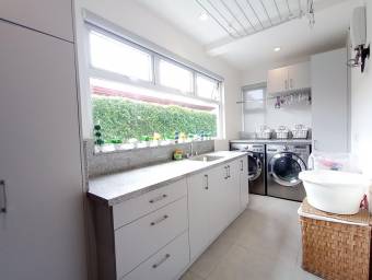 VENTA DE CASA EN CONDOMINIO LOMAS DEL ZURQUI HEREDIA 