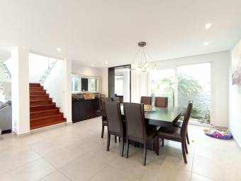 VENTA DE CASA EN CONDOMINIO LOMAS DEL ZURQUI HEREDIA 