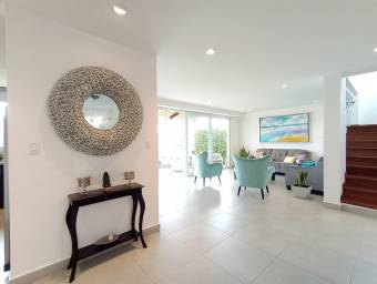 VENTA DE CASA EN CONDOMINIO LOMAS DEL ZURQUI HEREDIA 