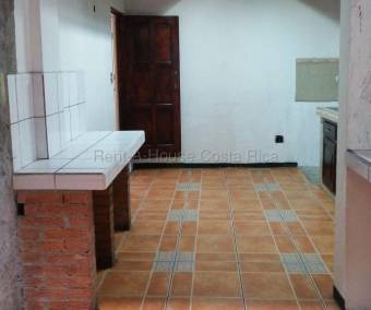 Casa amplia con patio y excelente ubicación en Barrio San Luis Alajuela #26-1529 GS