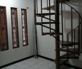 Casa amplia con patio y excelente ubicación en Barrio San Luis Alajuela #26-1529 GS