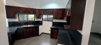 Hermosa casa completamente renovada en Escazú $390.000 NEGOCIABLE